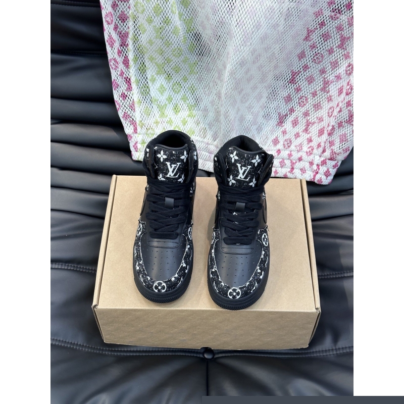 l**is V*t*n sneakers